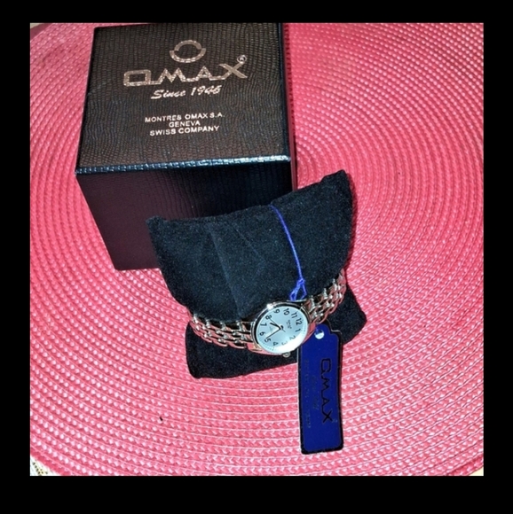 NWT,Lady's Gold,Sparkly,Bracelet,Watch with Second Hand,by OMAX⚘️🦋❤️ - Picture 9 of 9